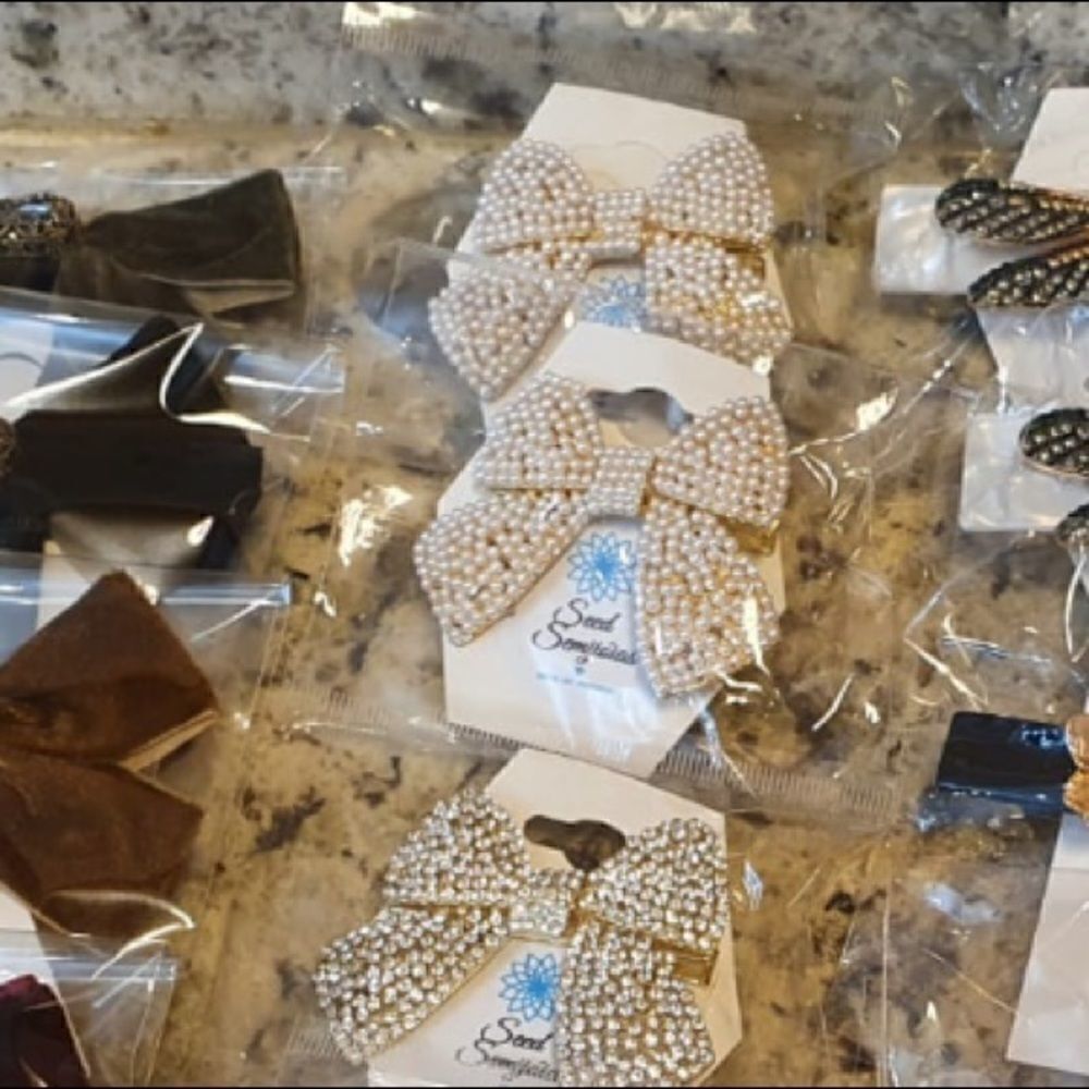 Hair Pin Pearls Bow top quality plus Ipsy drawstring bag - Picture 5 of 7
